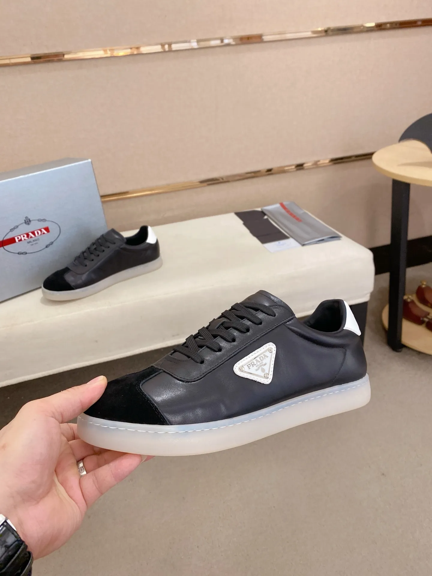Men's shoes 💰 540💰 ✔️✔️✔️High-quality new PRADA counters are launched at the same time. The new men's shoes and 😘fabrics are selected from first-layer cowhide and are made by pure handicrafts. Lining: Full cowhide lining. 👍🏿 High-end ☄️ air-cushion molded anti-slip rubber outsole, exquisite lines, simple and elegant, comfortable and high-end for leisure travel. Code number: 38 to 44